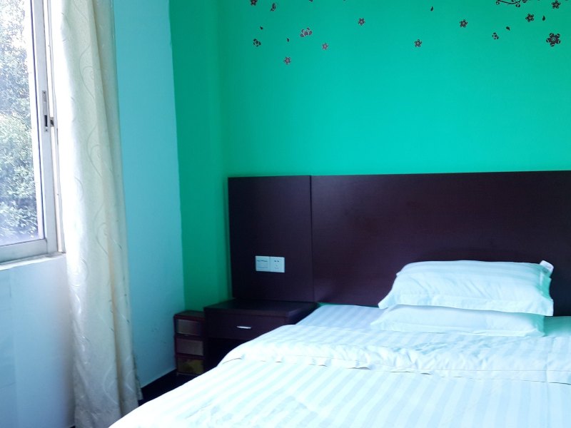 hotelPic