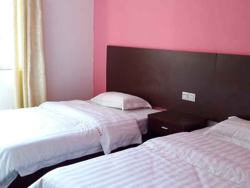 hotelPic