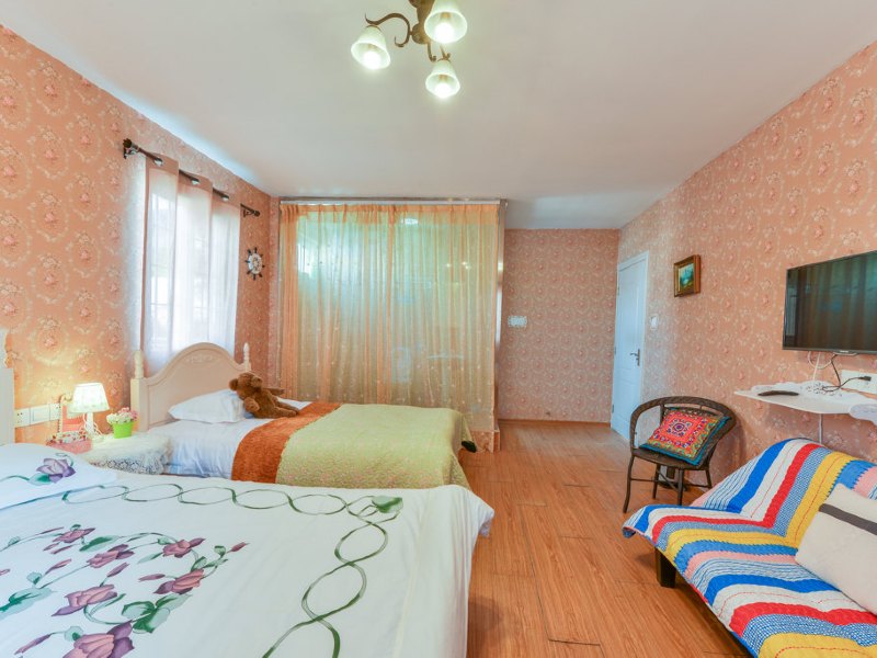 hotelPic