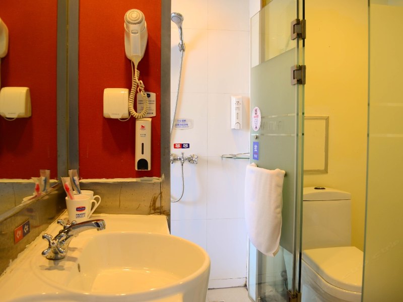 hotelPic