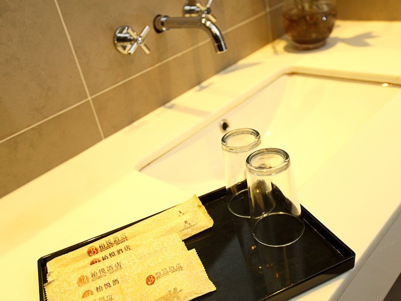hotelPic
