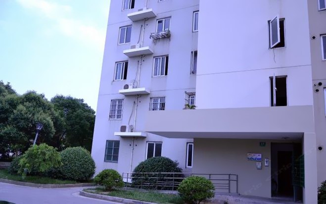 周浦青年公寓(上海周浦东站店)