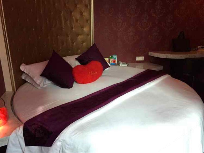 hotelPic