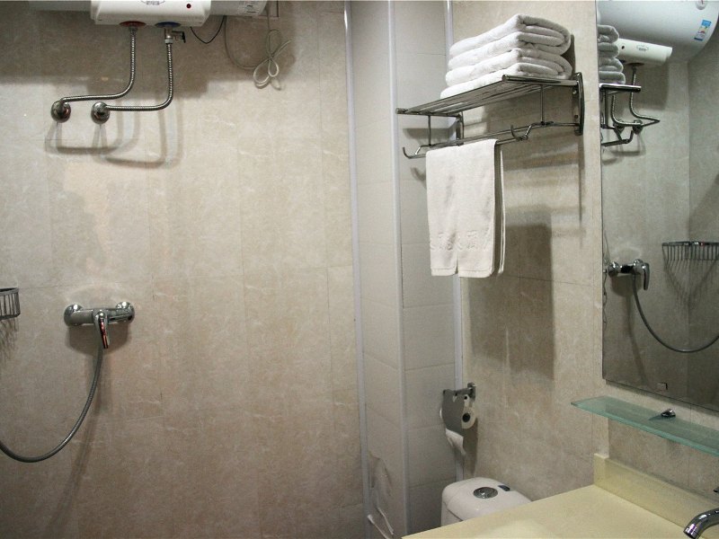 hotelPic