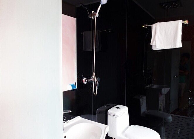 hotelPic