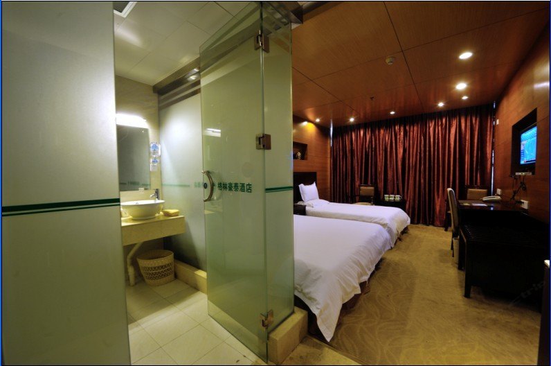 hotelPic