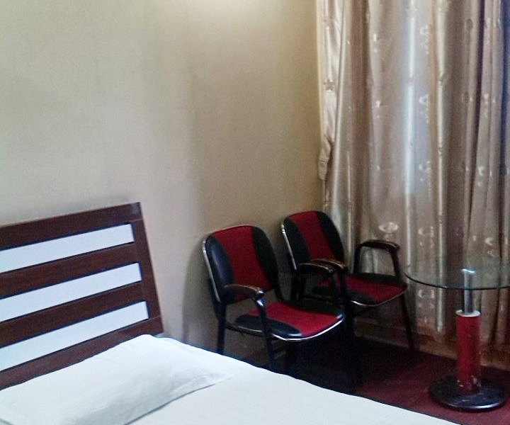 hotelPic