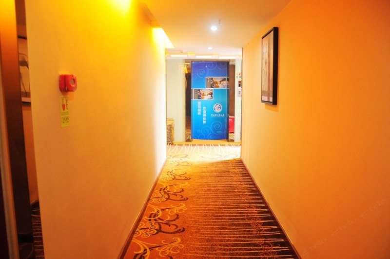hotelPic