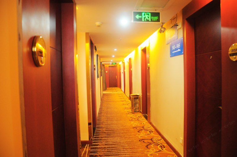 hotelPic