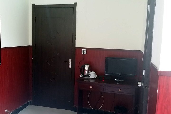 hotelPic