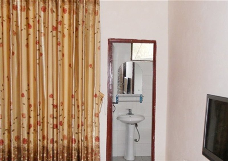 hotelPic