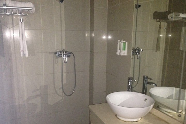 hotelPic