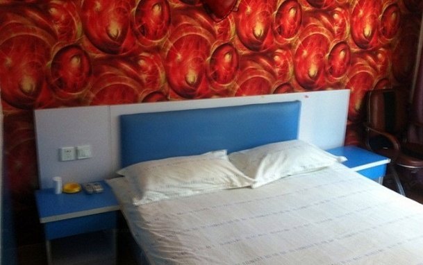 hotelPic