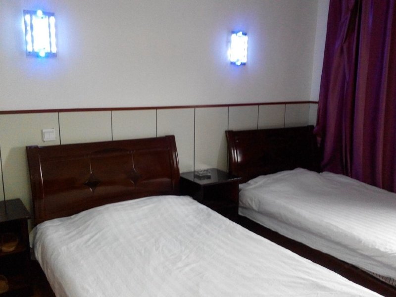 hotelPic
