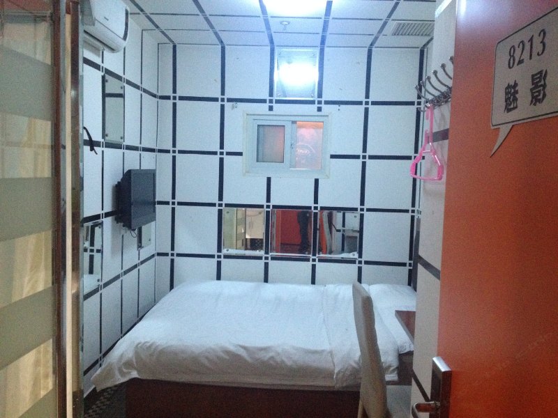 hotelPic