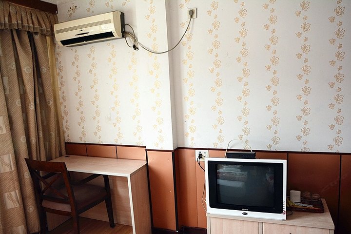 hotelPic