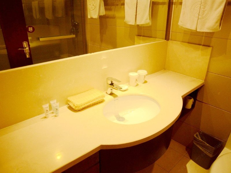 hotelPic