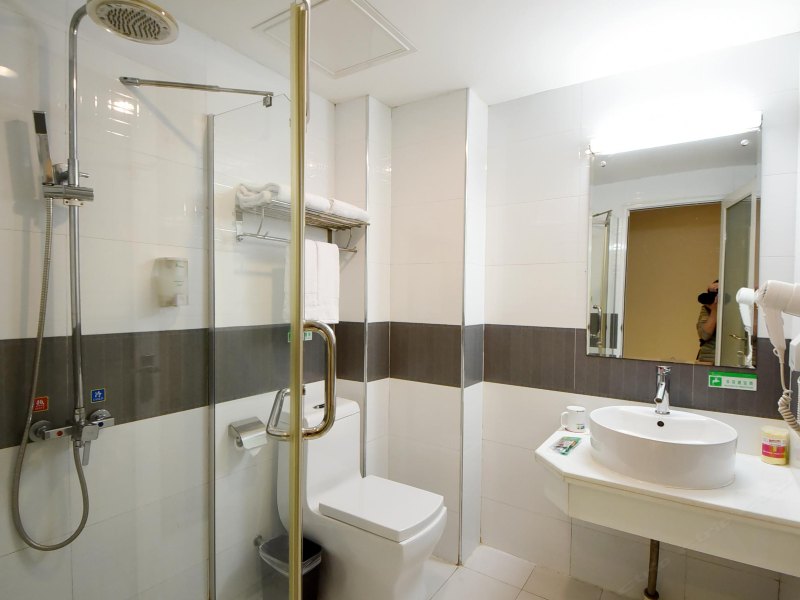hotelPic