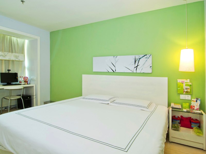 hotelPic