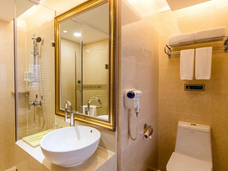 hotelPic
