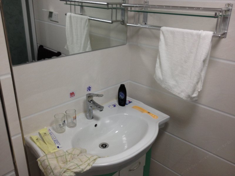 hotelPic