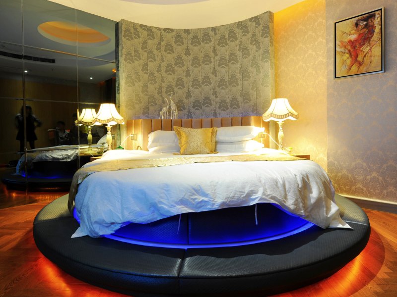 hotelPic
