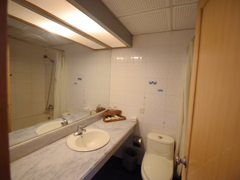 hotelPic