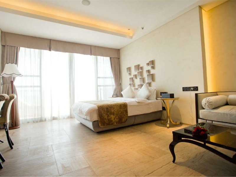 hotelPic
