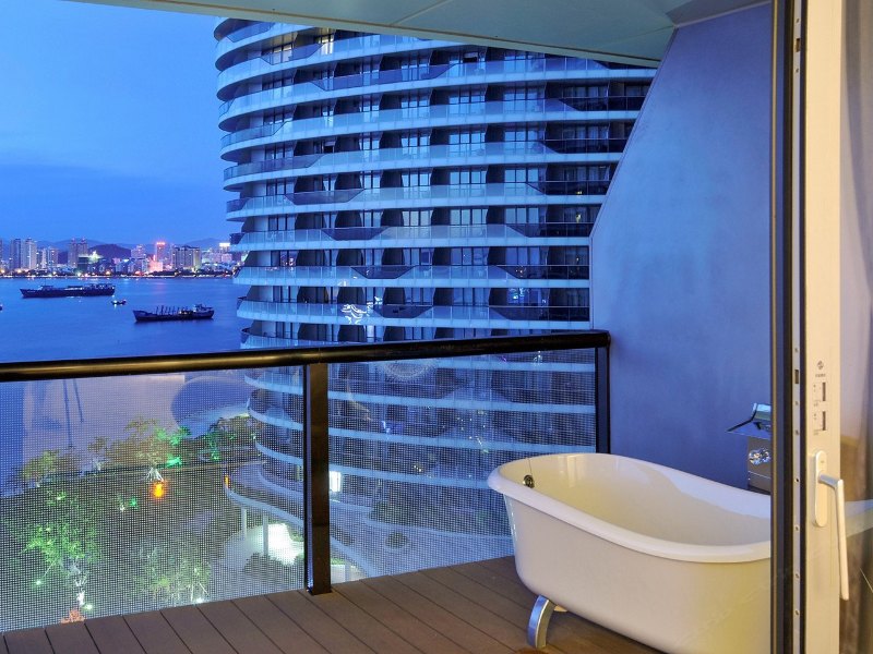 hotelPic