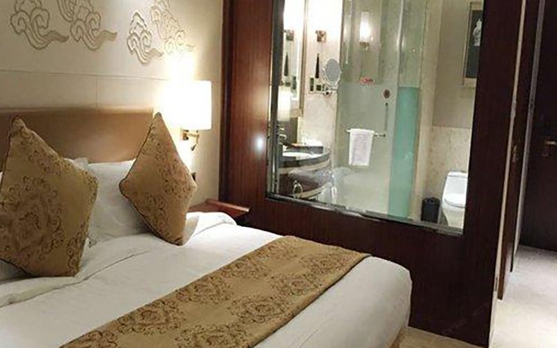 hotelPic