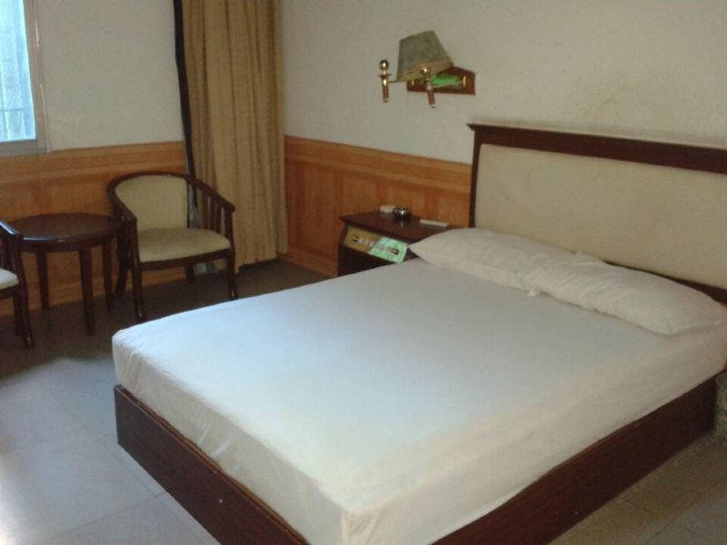 hotelPic