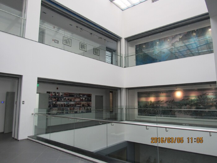 在锦溪建有张省美术馆,甪直建张省艺术馆这一"筑巢引凤"之举自然极大