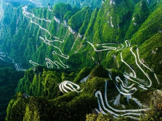 春节期间凤凰古城旅行_几月去凤凰古城旅游便宜_去凤凰古城旅游参团