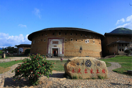 <福建厦门鼓浪屿-南普陀-永定土楼双动4日游>24H接送，贴心管家服务，0购物，邂逅鼓浪屿，观鹭江夜游美景，探秘5A世遗土楼，享浪漫海滨之旅