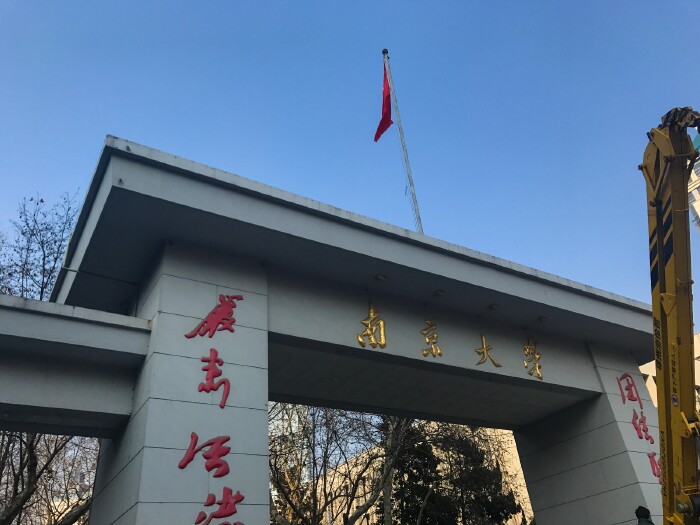 ʣµİʱ鹥Ծȥ긽Ͼѧ¥У.