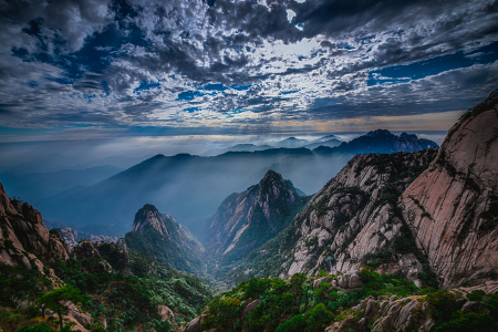 <黄山巴士2日游>纯玩无购物，赠登山礼包，赏黄山全景，日出云海，宿山顶独卫含早餐，可升级标间，市区内接送，可升小团