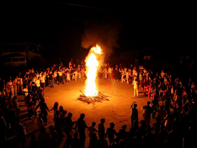 篝火晚会儿童画