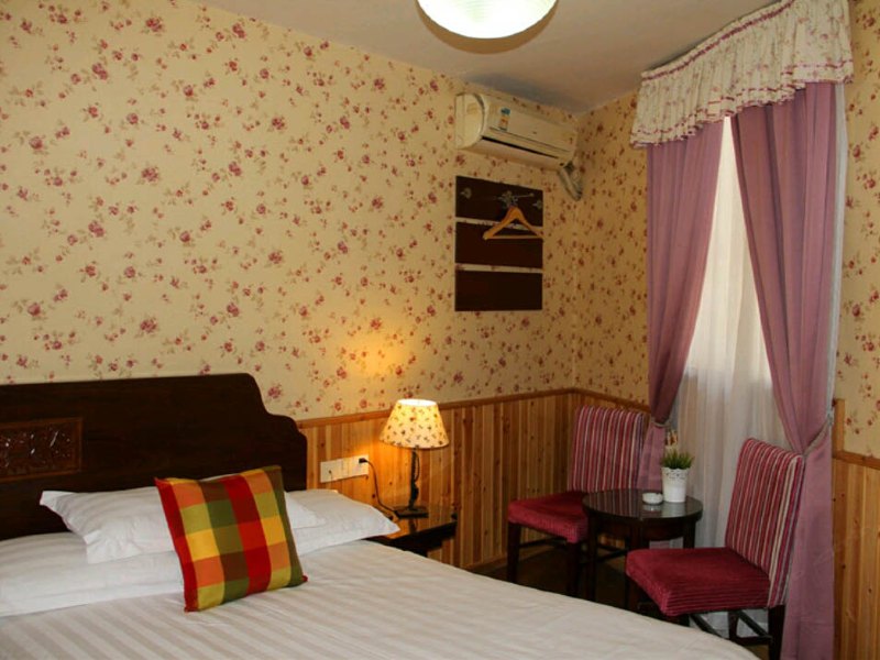 hotelPic