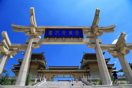 <银川-中卫+沙坡头+西夏陵+贺兰山岩画+镇北堡西北影城+黄河大峡谷4日游>2人起订 含接机  舒适住宿 打卡景点