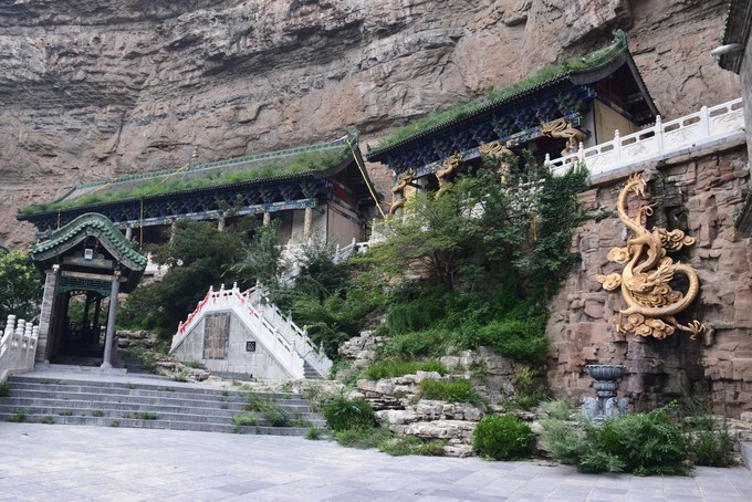 绵山景区 出了正果寺,往回走,过电梯口往西,就可以走到云峰寺景区,也