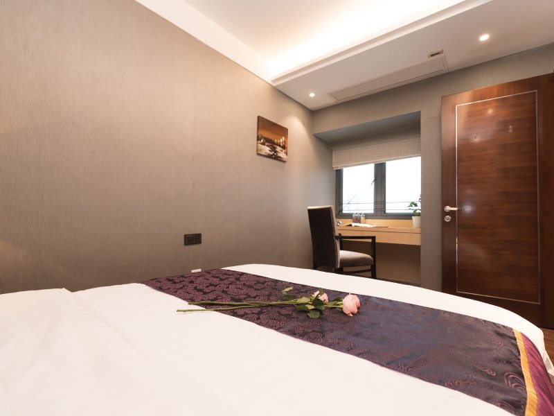 hotelPic