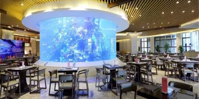 帆船出海体验+冰雪世界 亮点1 【帆船出海体验】出海时间:10:00-17:00开放 自古以来,福建人就有扬帆远航、探索未知的传统。如今,帆船又回到现代人的生活中,只不过,它已不仅仅是一种交通方式,更成为人们运动、休闲的新方式。在厦门,乘帆船出海已经成为一种时尚。一次难忘的海上记忆,一生回味的一小时体验之旅。