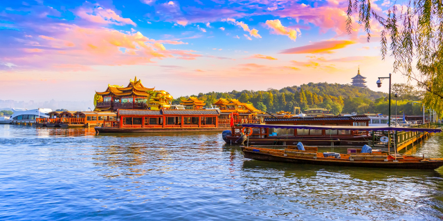 Cii_LllJ16yIde2iAP1Q55l4FBMAABGxwGi7joA_VD_713_w640_h320_c1_t0.jpg