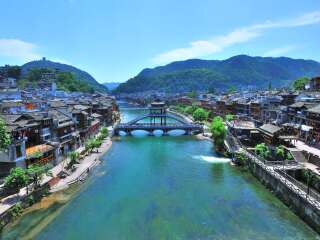 張家界玻璃棧道組團(tuán)旅游_廣州張家界玻璃棧道旅游團(tuán)_跟團(tuán)張家界玻璃棧道游價(jià)格