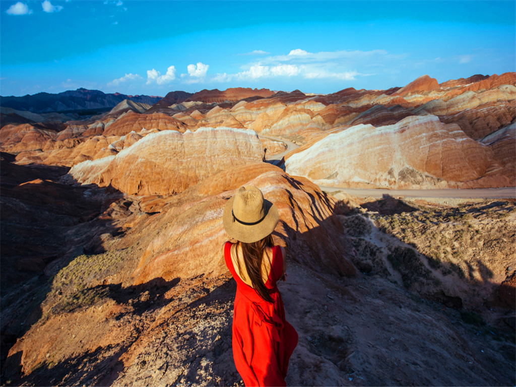 沙漠旅游适合怎么穿搭_沙漠骆驼图片