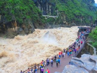 怎么去云南香格里拉旅游_深圳特價(jià)云南香格里拉游_去云南香格里拉靠譜的旅行團(tuán)