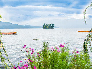 麗江瀘沽湖自由行費(fèi)用_麗江瀘沽湖跟團(tuán)游與自由行_麗江瀘沽湖旅游團(tuán)報(bào)價(jià)2021