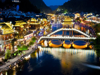凤凰古城五日游跟团_凤凰古城旅游邮轮_凤凰古城旅游凤凰古城