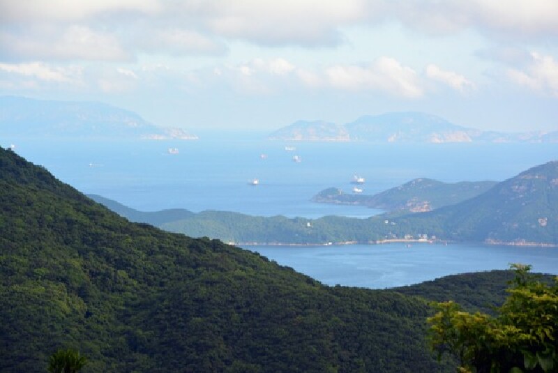 再往更南边望去,可以清楚地看到香港最南端的担杆岛