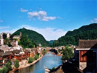 张家界旅行团旅游报价_到张家界旅游报团价格_包团去张家界旅游